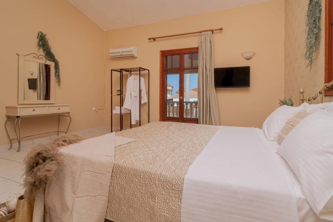 Sea Elegance Villa - On The Beach, By Zantewize Psarou  Exterior photo